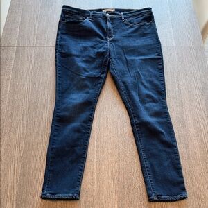 Levi’s Women’s Dark Blue Stretch Slim Jeans style 311 Size 33